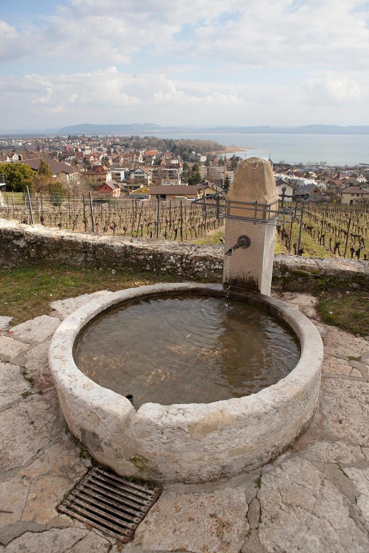 City Centre With Lake View Appartement Neuchâtel Buitenkant foto